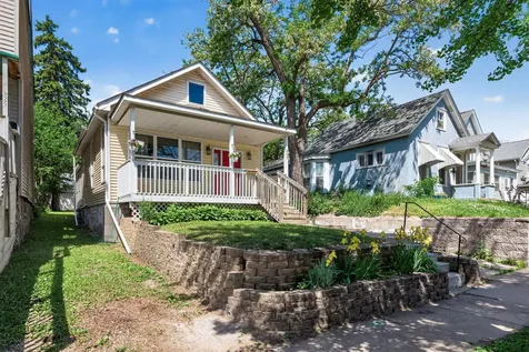 869 Desoto Street Saint Paul MN 55130
