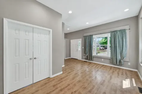 869 Desoto Street Saint Paul MN 55130