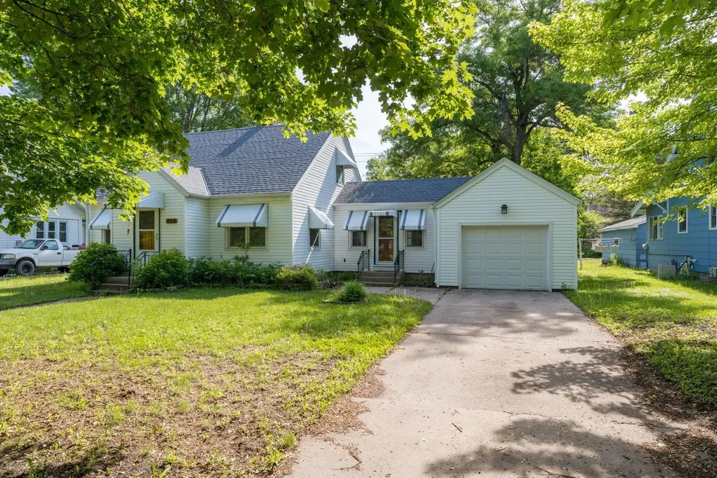 705 N Carver Street Winthrop MN 55396