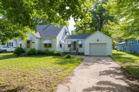 705 N Carver Street Winthrop MN 55396