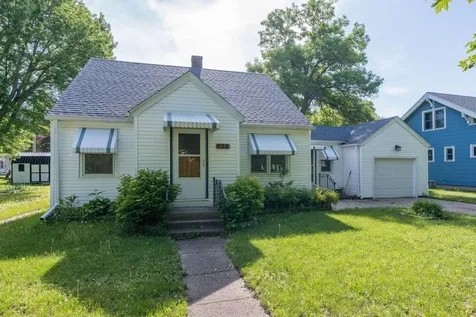 705 N Carver Street Winthrop MN 55396