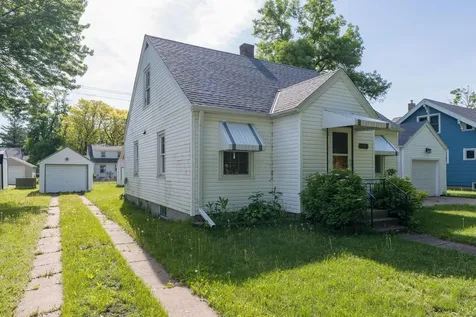 705 N Carver Street Winthrop MN 55396