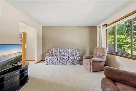 907 California Avenue W Saint Paul MN 55117