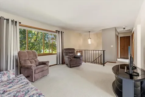 907 California Avenue W Saint Paul MN 55117