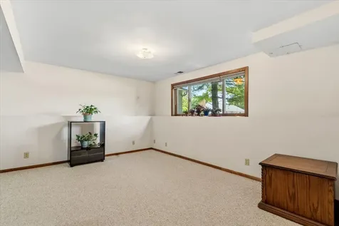 907 California Avenue W Saint Paul MN 55117