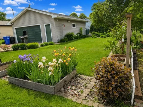 907 California Avenue W Saint Paul MN 55117