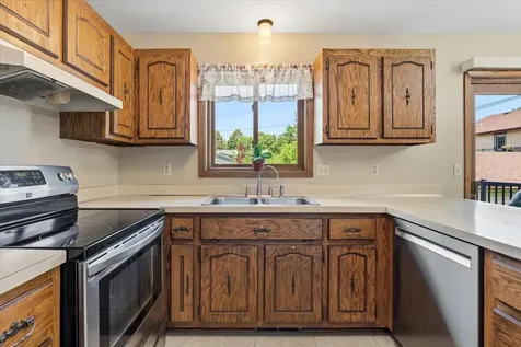 907 California Avenue W Saint Paul MN 55117