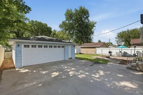 222 24th Avenue N Fargo ND 58102