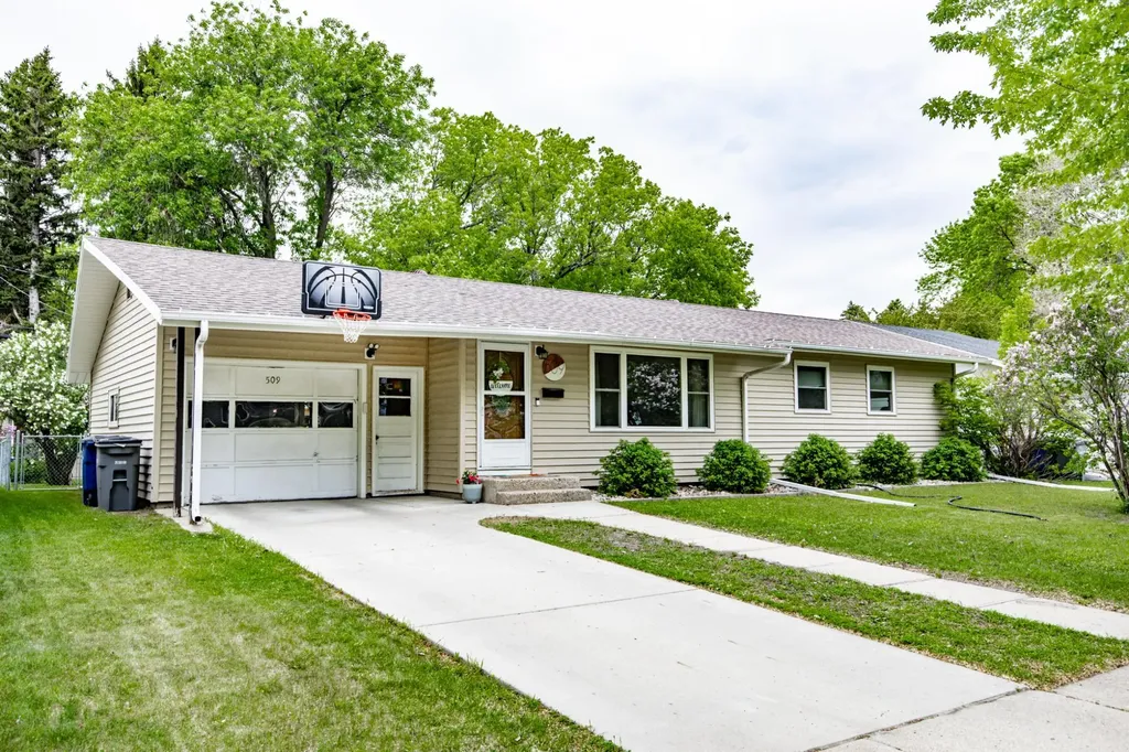 509 Cedar Lane Moorhead MN 56560
