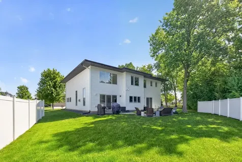 3795 Stone Point Drive NE Rochester MN 55906