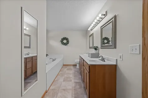 17672 Kettering Trail Lakeville MN 55044