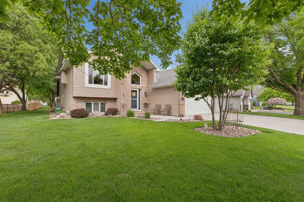 9039 Vickors Crossing Brooklyn Park MN 55443
