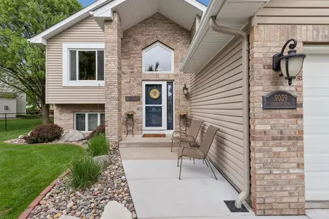 9039 Vickors Crossing Brooklyn Park MN 55443