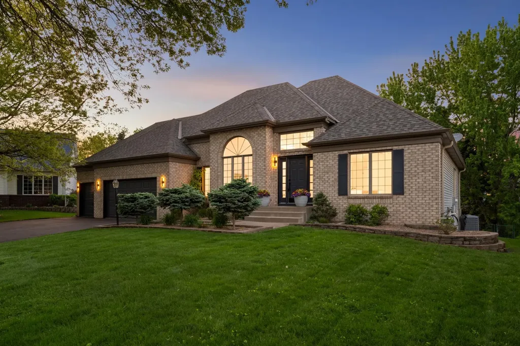 802 Spring Hill Court Woodbury MN 55125