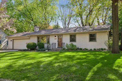 2966 Mildred Drive Roseville MN 55113