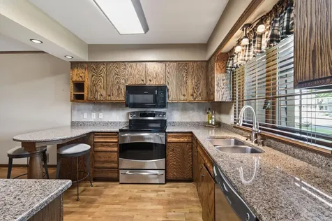 1112 Lyn Way Hastings MN 55033