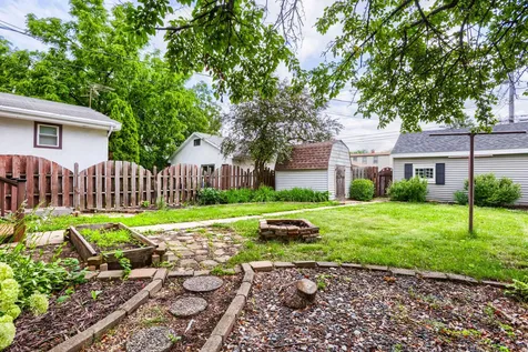 138 13th Avenue N South Saint Paul MN 55075