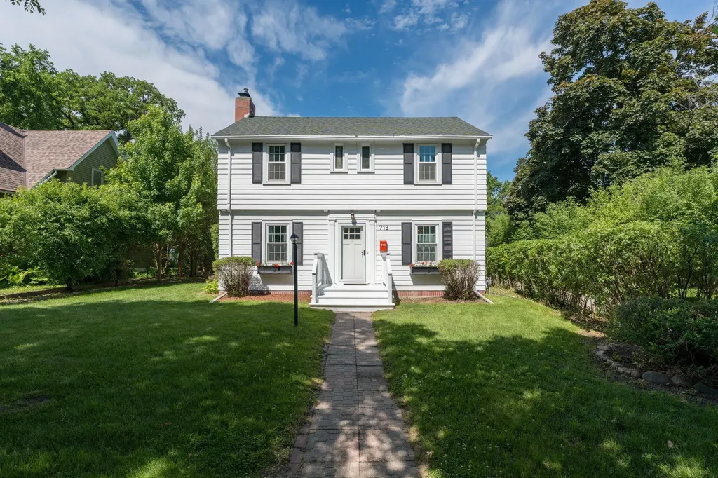 718 Baker Avenue Mankato MN 56001