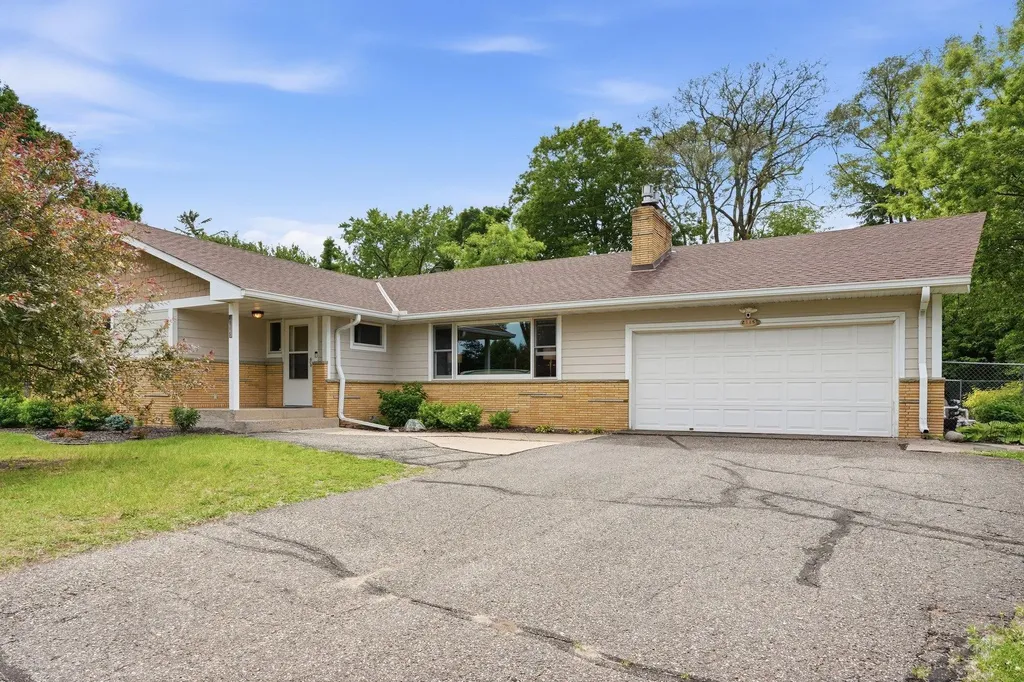 2115 Toledo Avenue N Golden Valley MN 55422