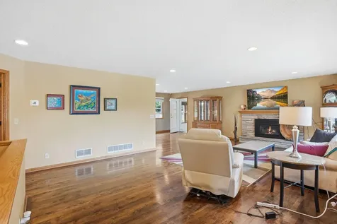 2115 Toledo Avenue N Golden Valley MN 55422