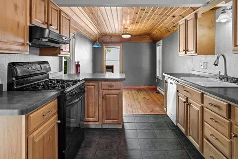335 9th Avenue S Fargo ND 58103