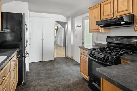 335 9th Avenue S Fargo ND 58103
