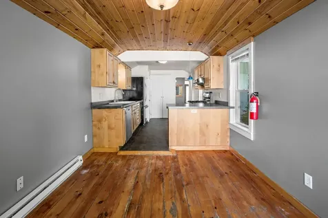 335 9th Avenue S Fargo ND 58103