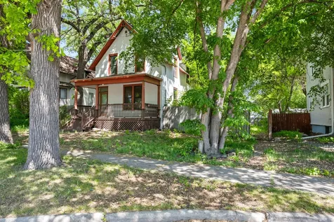 335 9th Avenue S Fargo ND 58103