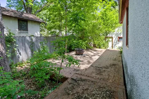 335 9th Avenue S Fargo ND 58103