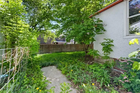 335 9th Avenue S Fargo ND 58103