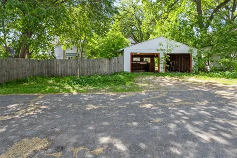 335 9th Avenue S Fargo ND 58103