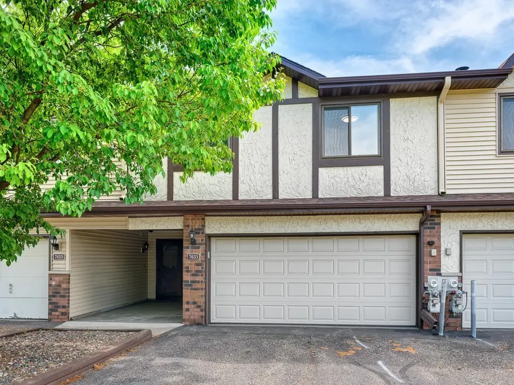 7633 Maplebrook Parkway N Brooklyn Park MN 55445