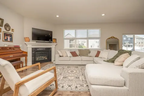 1716 Rainier Drive Shakopee MN 55379
