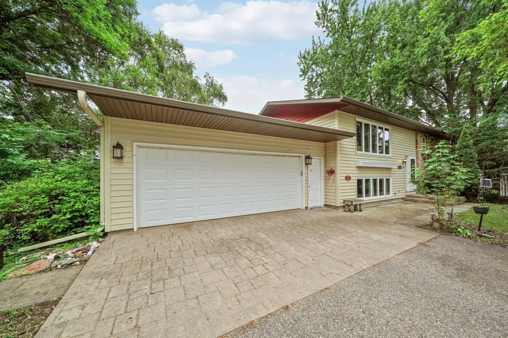 360 Sophia Avenue Hamburg MN 55339