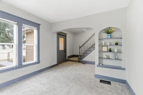 902 Dodd Road West Saint Paul MN 55118