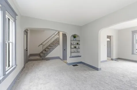 902 Dodd Road West Saint Paul MN 55118