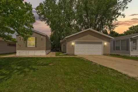 718 Rose Drive Faribault MN 55021