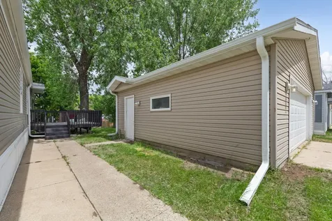 718 Rose Drive Faribault MN 55021