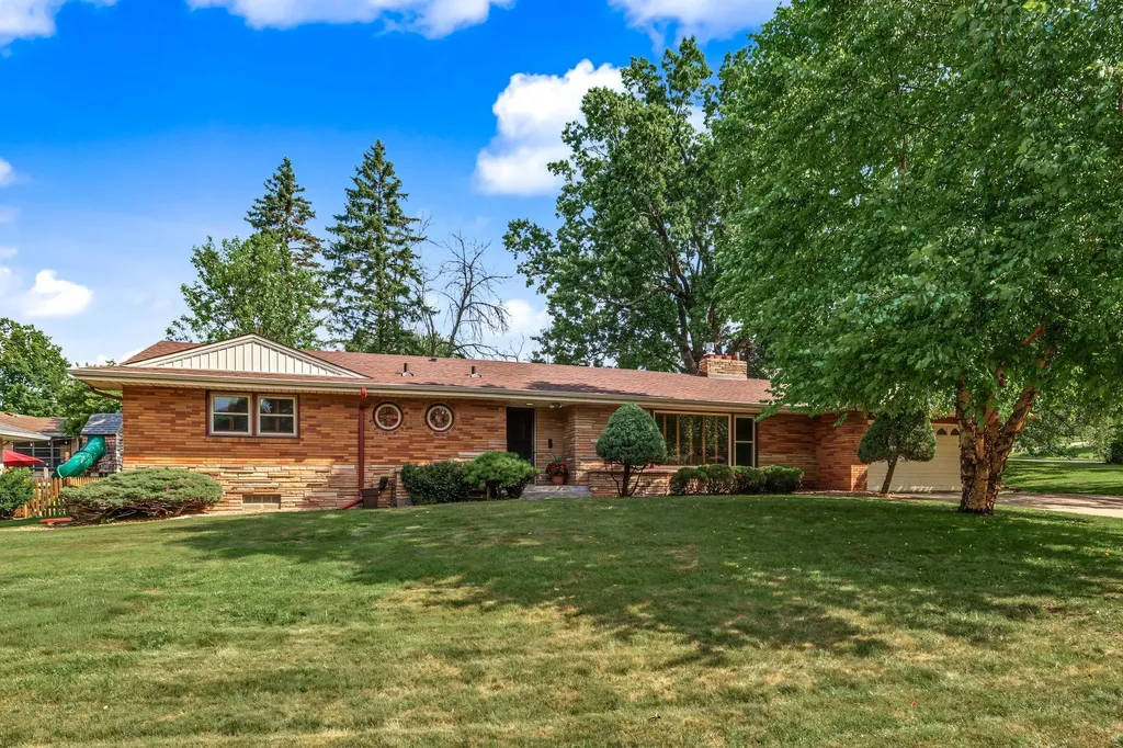 2918 Armour Terrace Saint Anthony MN 55418