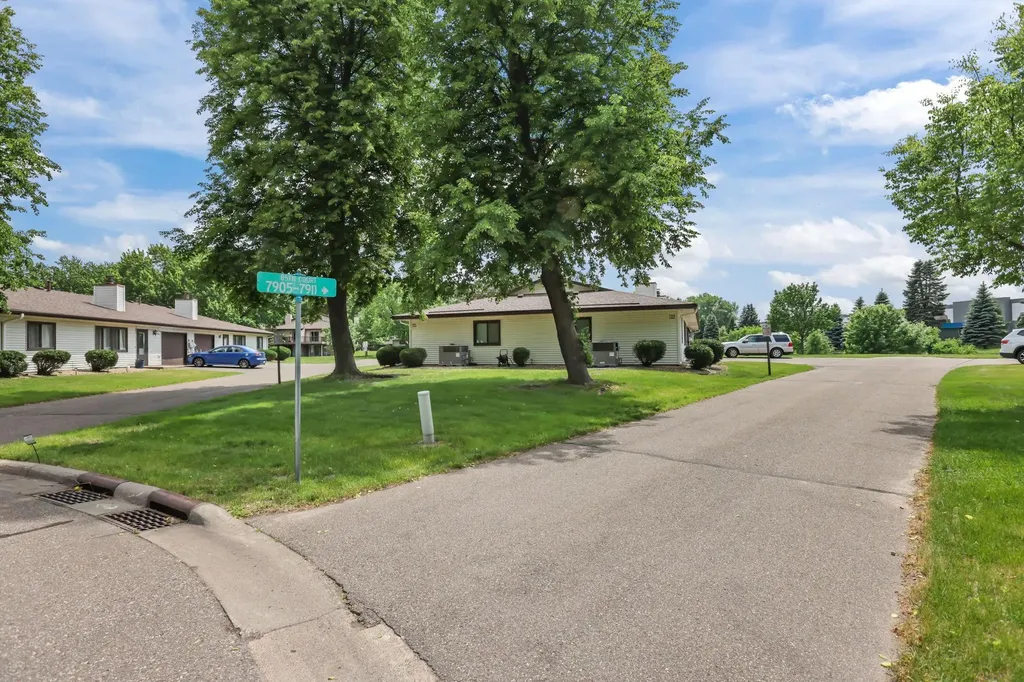 7905 85th Court N Brooklyn Park MN 55445