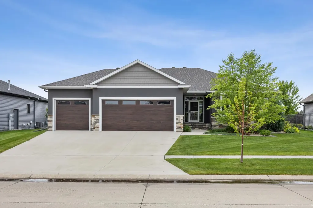 2865 Mcleod Drive E West Fargo ND 58078