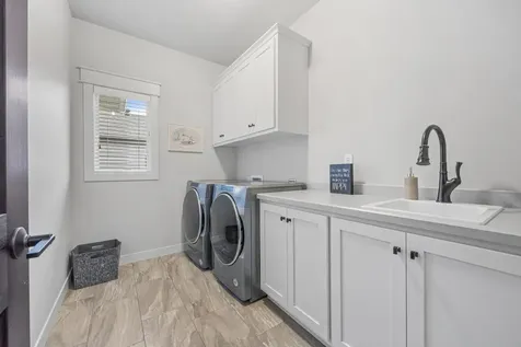 2865 Mcleod Drive E West Fargo ND 58078