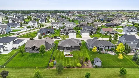 2865 Mcleod Drive E West Fargo ND 58078
