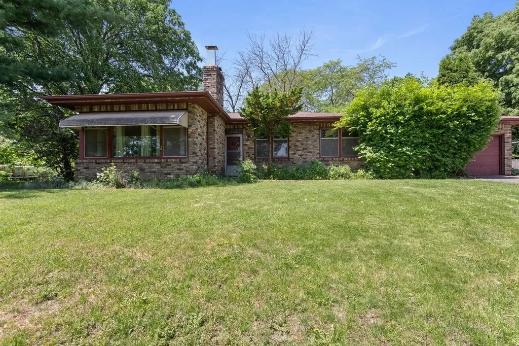 1895 Fairview Avenue N Falcon Heights MN 55113