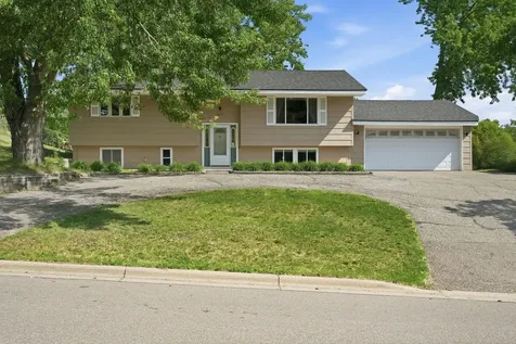 1604 W 131st Street Burnsville MN 55337