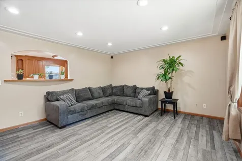1604 W 131st Street Burnsville MN 55337