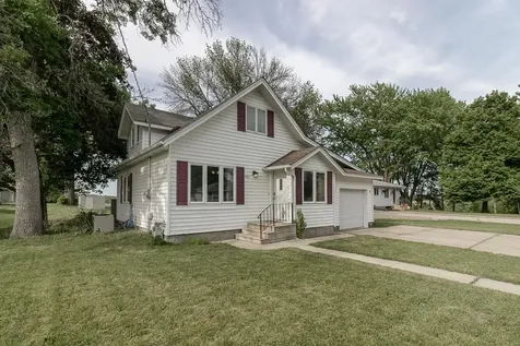 462 E Washington Street Le Center MN 56057
