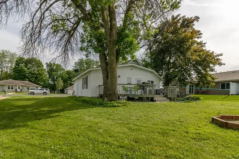 462 E Washington Street Le Center MN 56057