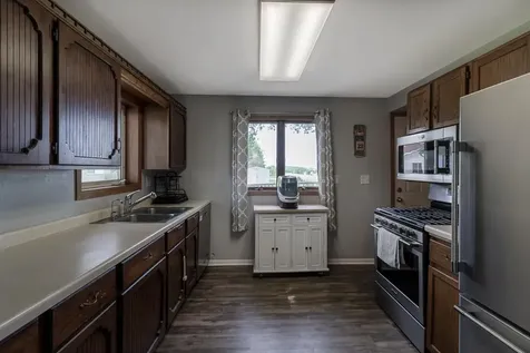 462 E Washington Street Le Center MN 56057