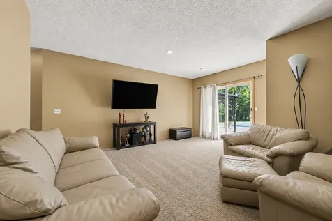 8150 9th Street Place N Oakdale MN 55128